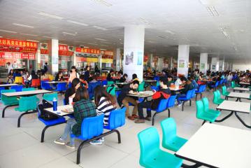 <a href='/_t372/d2/c7/c10043a185031/page.htm' target='_blank' title='价廉物美的学生食堂'>价廉物美的学生食堂</a>